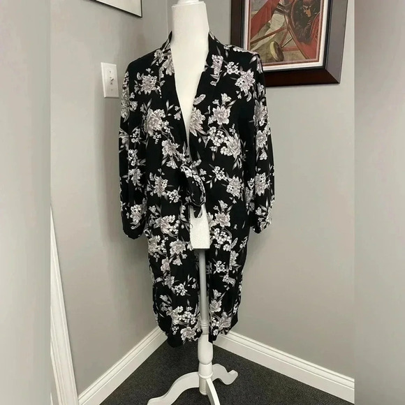Spiritual Gangster Tops - Spiritual Gangster 🌵 Black & Gray Maya Floral Kimono OS